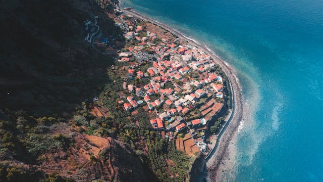 Ref. BOPT20260507004 Empresa de gestión de destinos y agencia de viajes receptiva de la isla de Madeira busca socios para vender sus servicios en el extranjero mediante acuerdos de agencia comercial.